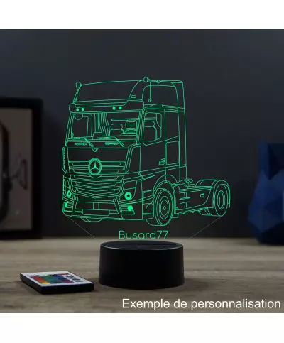 Lampe illusion 3D en verre acrylique gravée au laser représentant une voiture Mercedes Actros.