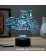 Lampe illusion 3D en verre acrylique gravée au laser représentant une moto Harley-Davidson Fat Bob.