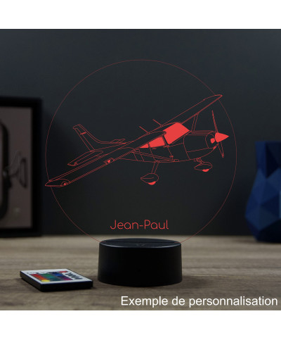 Lampe illusion 3D en verre acrylique gravée au laser représentant un avion Cessna 172.