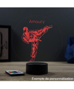Lampe illusion 3D en verre acrylique gravée au laser représentant une karatéka.