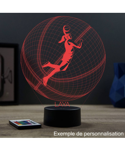 Lampe illusion 3D en verre acrylique gravée au laser représentant une basketteuse à l'intérieur d'un ballon de basket.