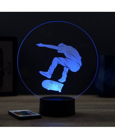 Lampe illusion 3D en verre acrylique gravée au laser représentant un rider en train de faire du skateboard.