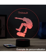 Lampe illusion 3D en verre acrylique gravée au laser représentant un rider en train de faire du skateboard.