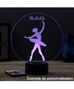 Lampe illusion 3D en verre acrylique gravée au laser représentant une danseuse en tutu.