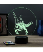 Lampe illusion 3D en verre acrylique gravée au laser représentant deux combattants de judo .