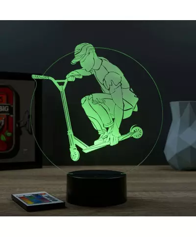 Lampe illusion 3D en verre acrylique gravée au laser représentant un rider et sa trottinette.