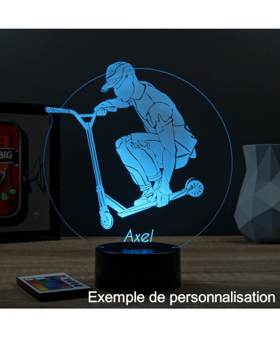 Lampe illusion 3D en verre acrylique gravée au laser représentant un rider et sa trottinette.
