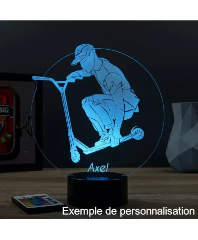 Lampe illusion 3D en verre acrylique gravée au laser représentant un rider et sa trottinette.