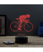 Lampe illusion 3D en verre acrylique gravée au laser représentant un cycliste sur son vélo de course.