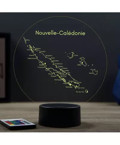 Lampe illusion 3D en verre acrylique gravée au laser représentant une carte de l'île de la Nouvelle Calédonie.