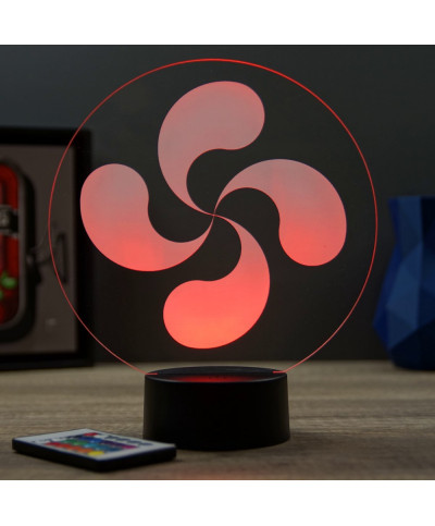 Lampe illusion 3D en verre acrylique gravée au laser représentant une croix basque.