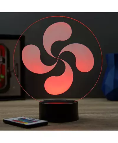 Lampe illusion 3D en verre acrylique gravée au laser représentant une croix basque.