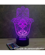 Lampe illusion 3D en verre acrylique gravée au laser représentant une main de Fatma.