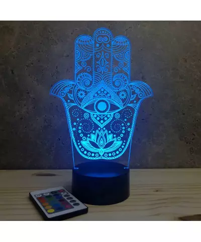 Lampe illusion 3D en verre acrylique gravée au laser représentant une main de Fatma.