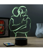 Lampe illusion 3D en verre acrylique gravée au laser représentant un couple tendrement enlacé.