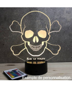 Lampe illusion 3D en verre acrylique gravée au laser représentant une tête de mort pirate.
