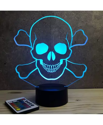 Lampe illusion 3D en verre acrylique gravée au laser représentant une tête de mort pirate.