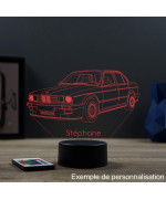 Lampe illusion 3D en verre acrylique gravée au laser représentant une voiture BMW E30 1985.