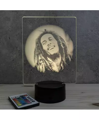 Lampe illusion 3D représentant un portrait de Bob Marley.