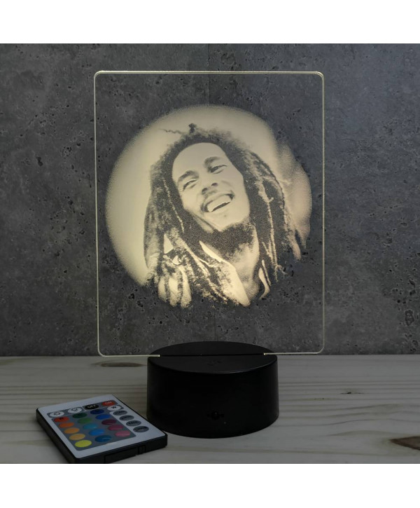 Lampe illusion 3D représentant un portrait de Bob Marley.