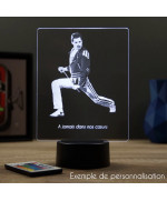 Lampe illusion 3D représentant un portrait de Freddie Mercury.