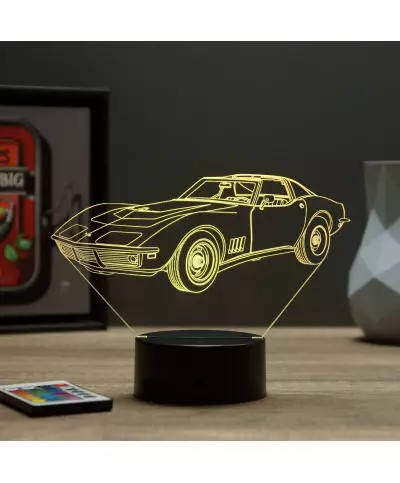 Lampe illusion 3D en verre acrylique gravée au laser représentant une voiture Chevrolet Corvette C3 1968.
