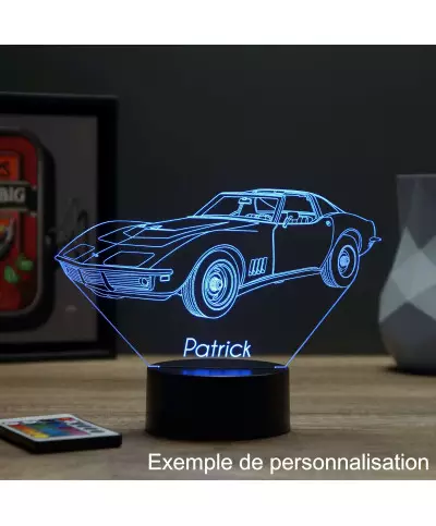 Lampe illusion 3D en verre acrylique gravée au laser représentant une voiture Chevrolet Corvette C3 1968.
