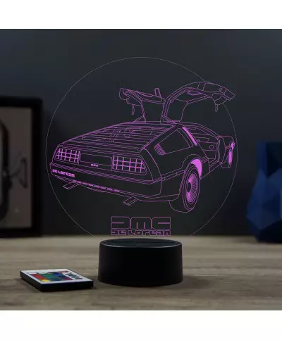 Lampe illusion 3D en verre acrylique gravée au laser représentant une voiture De Lorean DMC12.
