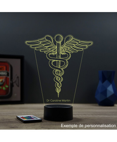 Lampe illusion 3D en verre acrylique gravée au laser représentant l'emblème du caducée.