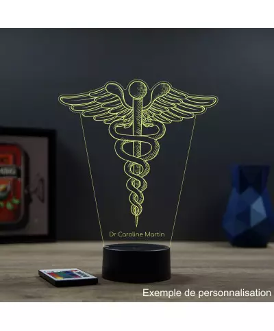 Lampe illusion 3D en verre acrylique gravée au laser représentant l'emblème du caducée.