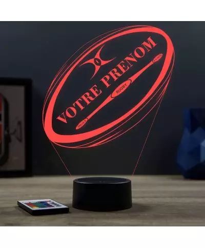 Lampe illusion 3D en verre acrylique gravée au laser représentant un ballon de rugby avec le prénom du joueur.