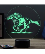 Lampe illusion 3D en verre acrylique gravée au laser représentant un cheval de course avec son jockey.