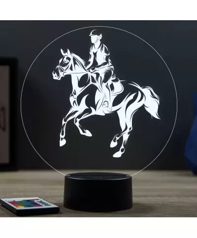 Lampe illusion 3D en verre acrylique gravée au laser représentant un cheval de concours complet.