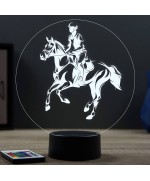 Lampe illusion 3D en verre acrylique gravée au laser représentant un cheval de concours complet.