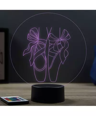 Lampe illusion 3D en verre acrylique gravée au laser représentant une paire de chaussons pointe de danse.