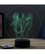 Lampe illusion 3D en verre acrylique gravée au laser représentant une paire de chaussons pointe de danse.