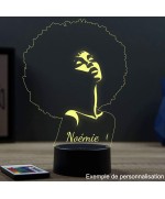 Lampe illusion 3D en verre acrylique gravée au laser représentant une femme avec une coupe afro.