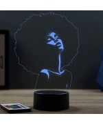 Lampe illusion 3D en verre acrylique gravée au laser représentant une femme avec une coupe afro.