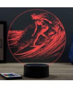 Lampe illusion 3D en verre acrylique gravée au laser représentant une surfeuse.
