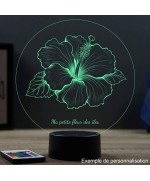 Lampe illusion 3D en verre acrylique gravée au laser représentant une fleur d'hibiscus.