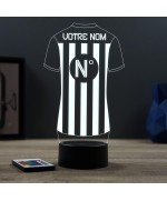 Lampe illusion 3D en verre acrylique gravée au laser représentant un maillot de foot personnalisé.
