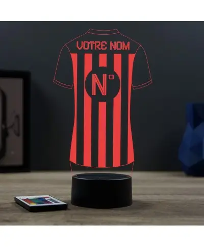 Lampe illusion 3D en verre acrylique gravée au laser représentant un maillot de foot personnalisé.