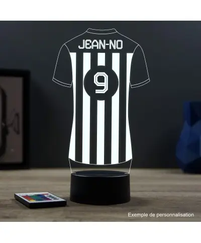 Lampe illusion 3D en verre acrylique gravée au laser représentant un maillot de foot personnalisé.