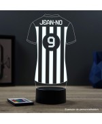 Lampe illusion 3D en verre acrylique gravée au laser représentant un maillot de foot personnalisé.