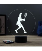 Lampe illusion 3D en verre acrylique gravée au laser représentant une joueuse de tennis à l'intérieur d'une balle de tennis.