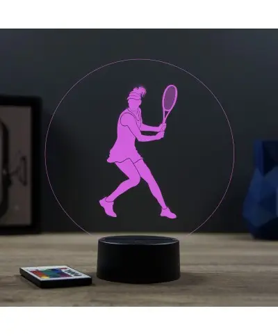 Lampe illusion 3D en verre acrylique gravée au laser représentant une joueuse de tennis à l'intérieur d'une balle de tennis.