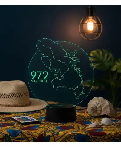 Lampe illusion 3D en verre acrylique gravée au laser représentant une carte de la Martinique.