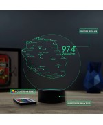 Lampe illusion 3D en verre acrylique gravée au laser représentant une carte de la Réunion.