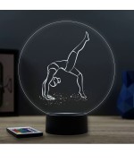 Lampe illusion 3D en verre acrylique gravée au laser représentant une gymnaste.