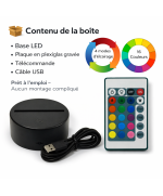 Ensemble des accessoires fournis avec la plaque gravée dont la base, la télécommande et le cordon USB de 1 mètre.